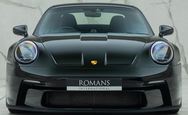 Porsche 911 GT3 TOURING (992) 8