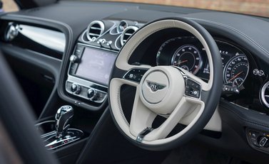 Bentley Bentayga V8 11