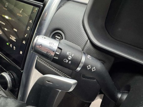 Land Rover Discovery 3.0 Discovery R-Dynamic S D MHEV Auto 4WD 5dr 76