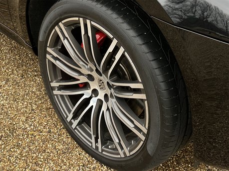 Porsche Macan TURBO PDK 35