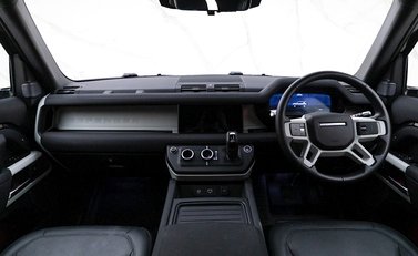 Land Rover Defender 110 SE D250 Urban 16