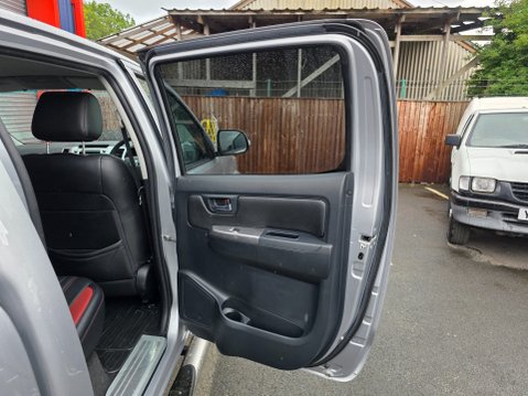 Toyota Hilux INVINCIBLE X 4X4 D-4D DCB AUTO 22