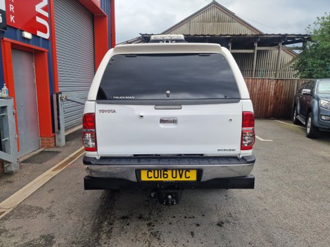 Toyota Hilux INVINCIBLE 4X4 D-4D DCB 7
