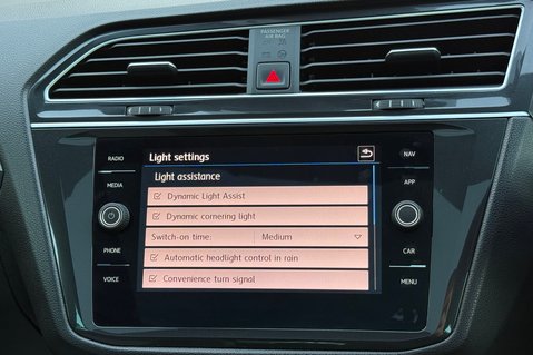 Volkswagen Tiguan R-LINE TECH TDI 4MOTION DSG -TOWBAR -ELECTRIC TAILGATE -KEYLESS -CARPLAY 48