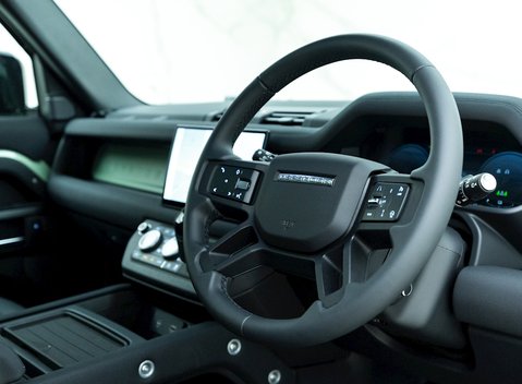 Land Rover Defender 110 75th Anniversary P400e 9