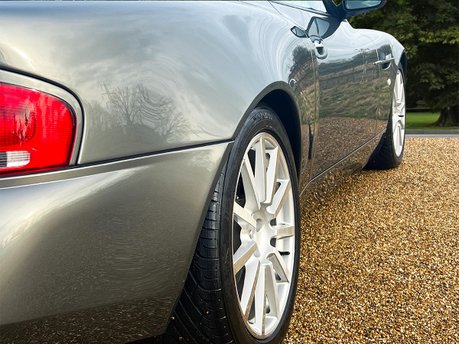 Aston Martin Vanquish V12 S 26