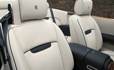 Rolls-Royce Phantom Drophead Coupe 7