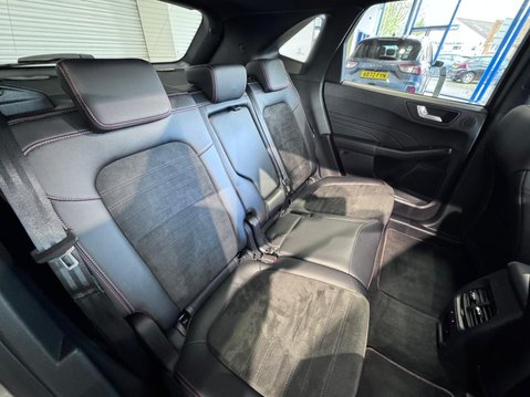 Ford Kuga 2.5 Duratec 14.4kWh ST-Line X Edition CVT Euro 6 (s/s) 5dr 39