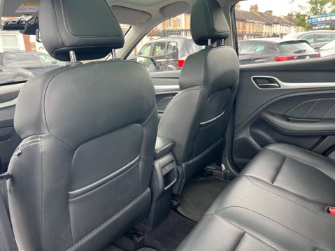MG ZS 44.5kWh Exclusive Auto 5dr 28