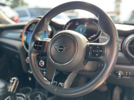 Mini Hatch 1.5 Cooper Exclusive Hatchback 5dr Petrol Steptronic Euro 6 (s/s) (136 ps) 18