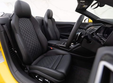 Audi R8 V10 Spyder 8