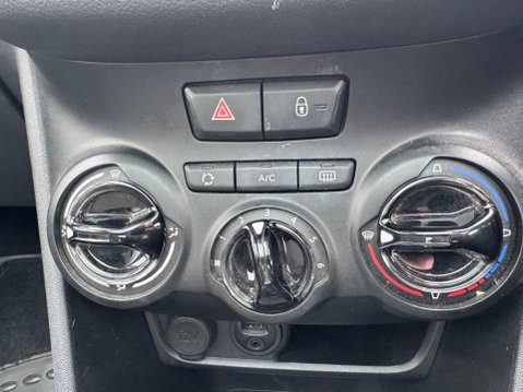 Peugeot 208 1.2 VTi PureTech Style Euro 5 3dr 19