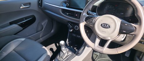 Kia Picanto 1.0 ZEST 5 Door LOOK! 1 OWNER! APPLE CARPLAY! MAIN DEALER SERVICES! 1