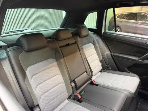 Volkswagen Tiguan 2.0 TDI BlueMotion Tech R-Line Euro 6 (s/s) 5dr 40