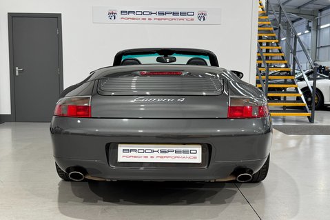 Porsche 911 Carrera 4 Cabriolet 8