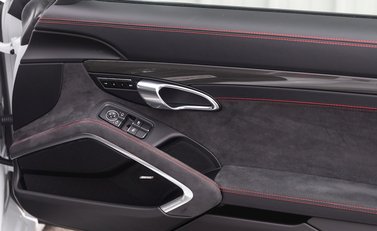 Porsche 911 Carrera 4 GTS (991.2) 22