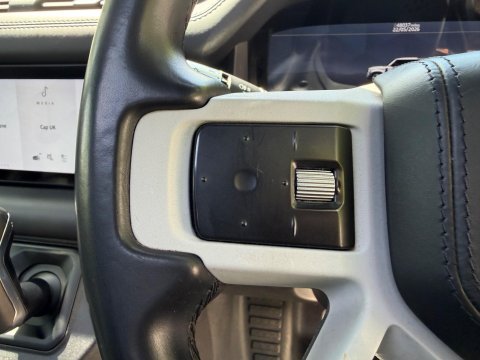 Land Rover Defender X-DYNAMIC S MHEV 37