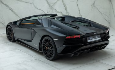 Lamborghini Aventador S LP 740-4 ROADSTER 15