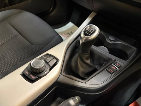 BMW 2 Series 2.0 220i SE Euro 6 (s/s) 2dr 25