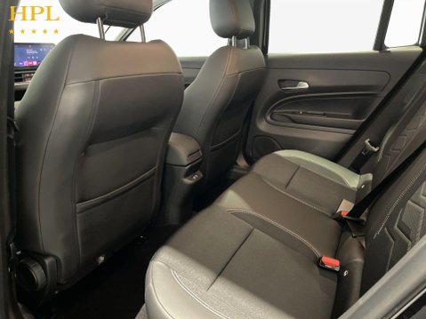 Jeep Avenger 1.2 e-Hybrid Summit SUV 5dr Petrol Hybrid e-DCT Euro 6 (s/s) (100 ps) Air C 19