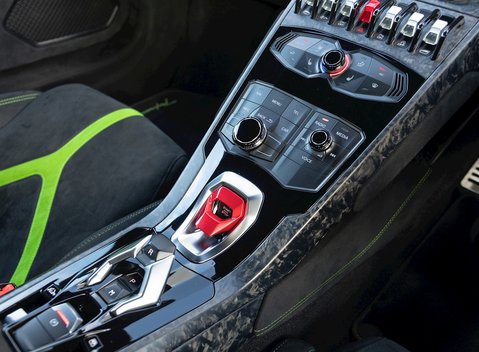 Lamborghini Huracan Spyder LP640-4 Performante 19