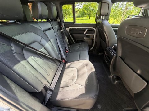 Land Rover Defender X-DYNAMIC S MHEV 31