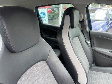 Renault Zoe R135 EV50 52kWh Riviera Auto 5dr (Rapid Charge) 10