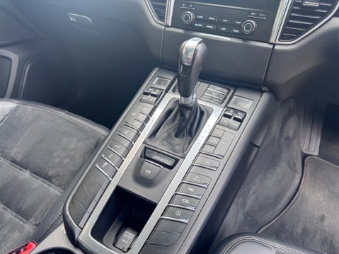 Porsche Macan GTS PDK 17