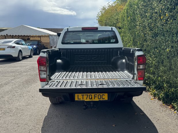 Isuzu D-Max Utility | 1.9 LT | Double Cab | Tow Bar | Air Con | EURO 6 | NO VAT 9