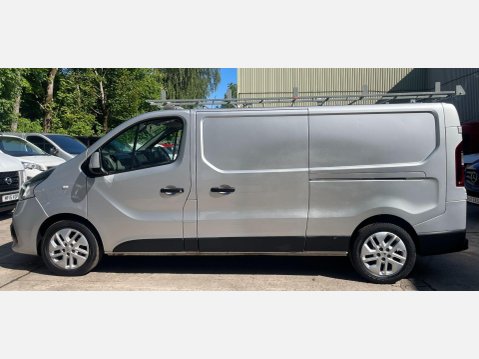 Renault Trafic 1.6 dCi 29 Sport Nav Panel Van 5dr Diesel Manual LWB Standard Roof Euro 6 ( 15
