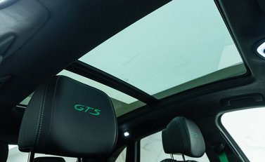 Porsche Macan GTS 17