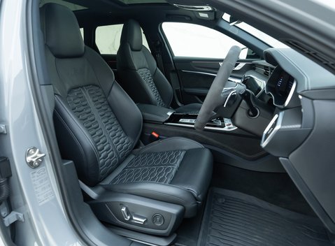 Audi RS6 Avant Carbon Black 11