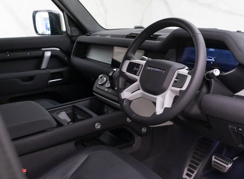Land Rover Defender 110 X-Dynamic S D250 9