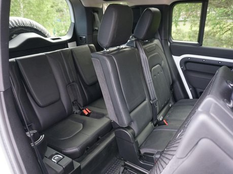 Land Rover Defender 2.0 SD4 SE Auto 4WD Euro 6 (s/s) 5dr 