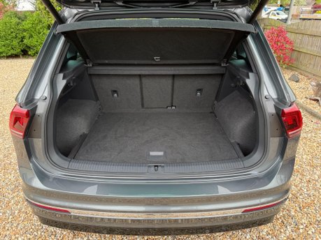 Volkswagen Tiguan 2.0 TDI R-Line DSG Euro 6 (s/s) 5dr 27