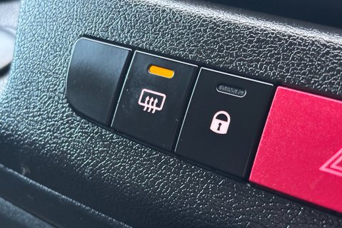 Peugeot Boxer 333 L1 H1 120 ps BlueHdi Professional - Sat Nav & Air Con 27