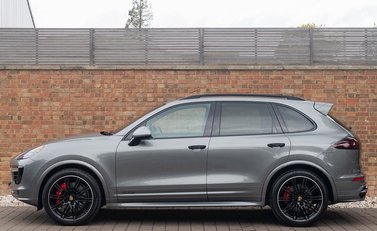 Porsche Cayenne GTS 2