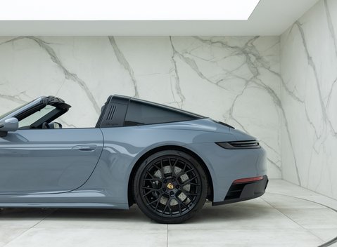 Porsche 911 Targa 4 GTS (992) 39