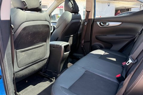Nissan Qashqai TEKNA DIG-T.. 6 SERVICES.. GLASS ROOF.BOSE.CRUISE CONTROL  37