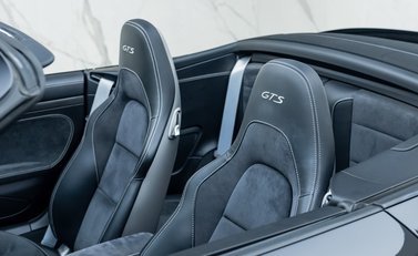 Porsche 911 Carrera GTS CABRIOLET (991.2) 30