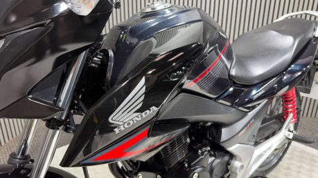 Honda CB GLR125 2018 ONLY 8K MOT OCTOBER 2027 125CC LEARNER BIKE 23