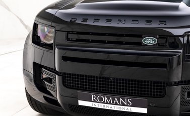 Land Rover Defender 110 V8 Bond Edition 25
