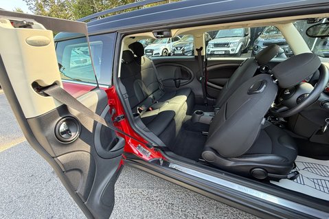 Mini Clubman COOPER AUTOMATIC - TWO OWNERS - £4475 FACTORY EXTRAS 23