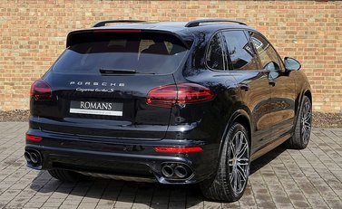 Porsche Cayenne Turbo S 2