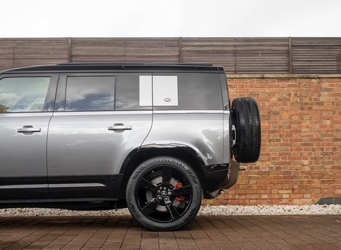 Land Rover Defender 110 X P400 37