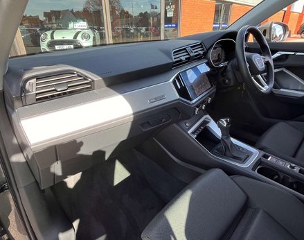 Audi Q3 1.5 Q3 Sport 35 TFSI Semi-Auto 5dr 17