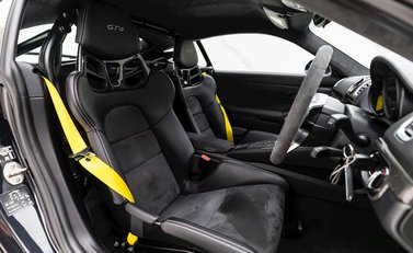 Porsche Cayman GT4 (718) 10