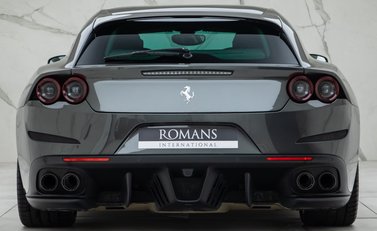 Ferrari GTC4 Lusso V12 5