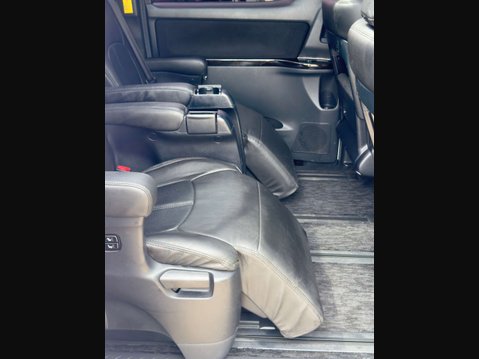 Toyota Vellfire G Edition V6 Sunroof 66
