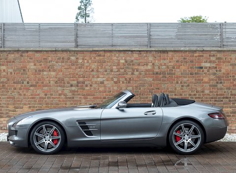 Mercedes-Benz SLS AMG Roadster 2